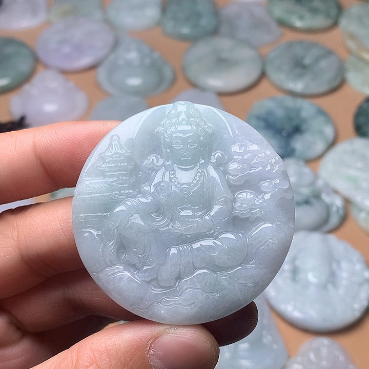 翡翠未镶嵌颈饰山水观音