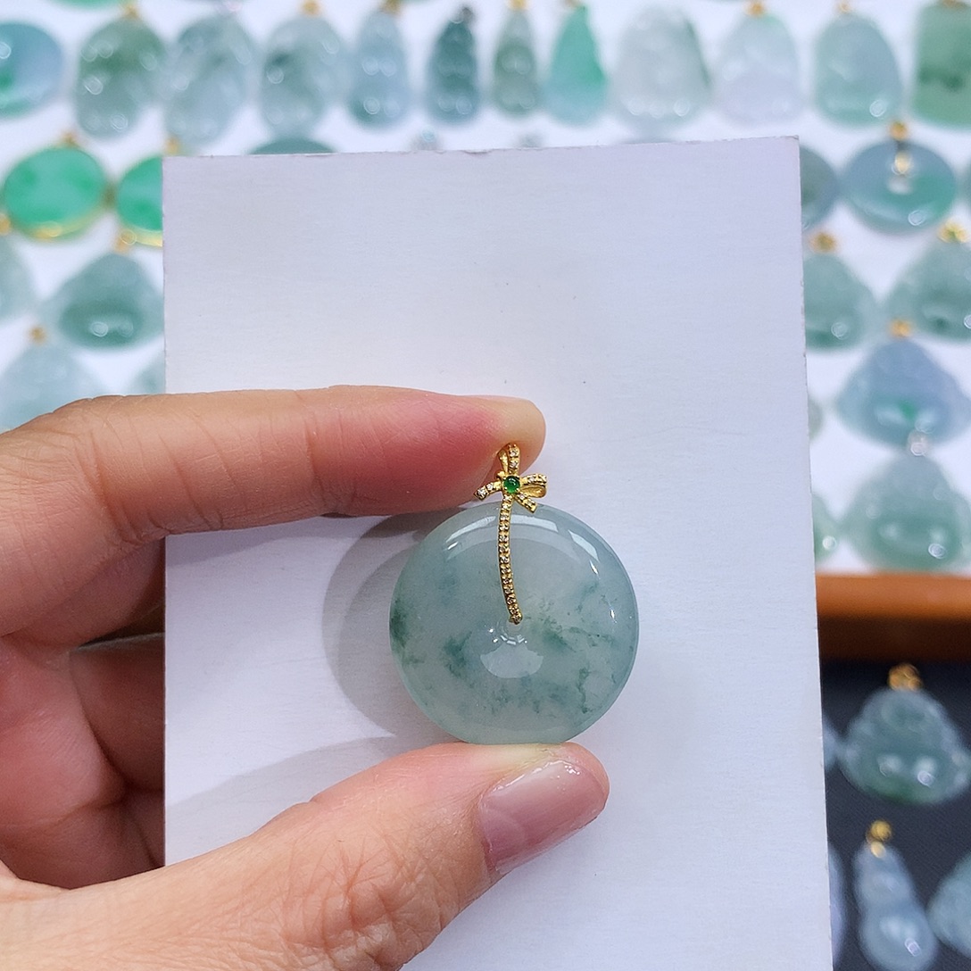 翡翠18K金镶嵌颈饰翡翠吊坠