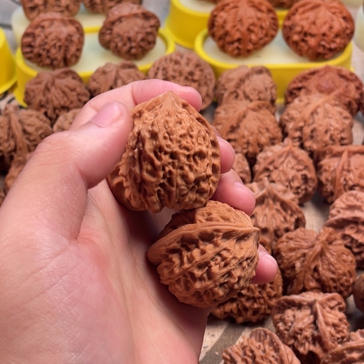 *****桃核吊坠金牛狮子头