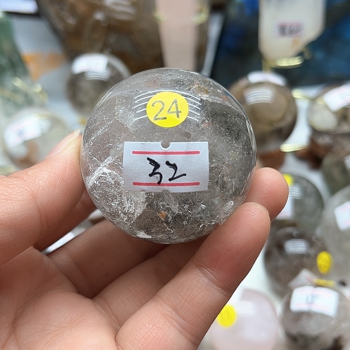 水晶159克幽灵小球未镶嵌