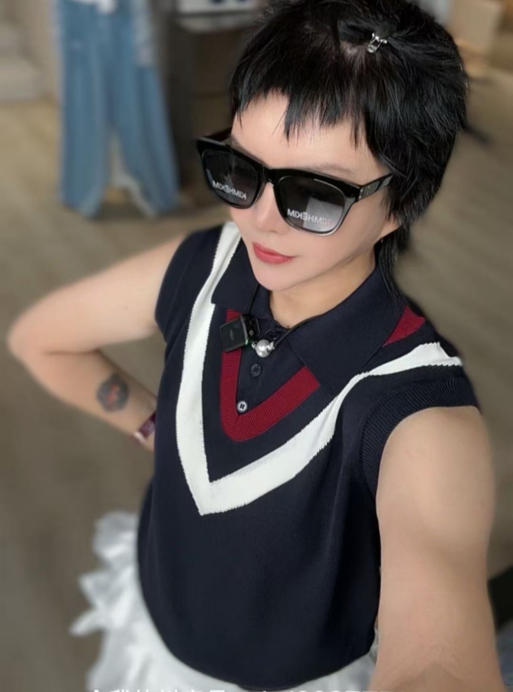 【济州岛】撞色v领设计翻领无袖针织衫