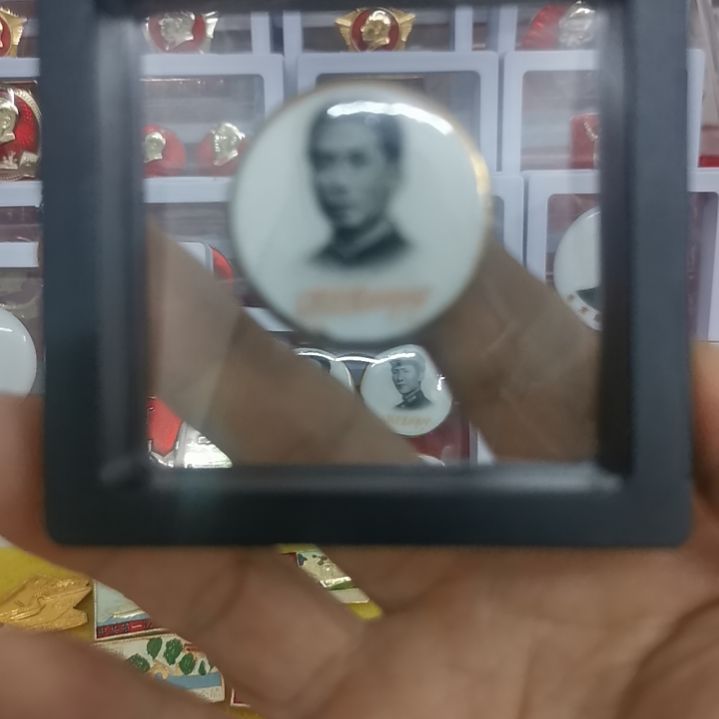 其他普通金属山****酒红藏纪念像章1枚