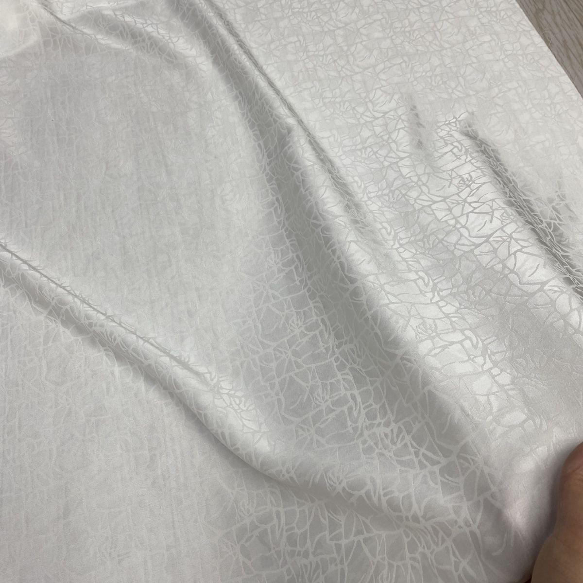 2025新款白色龟裂纹面料旗袍连衣裙手工服装汉服吊带辅料布料