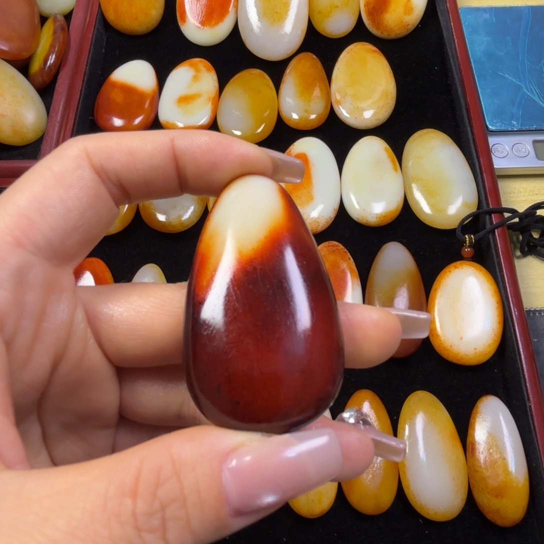 赵***林和田玉未镶嵌颈饰