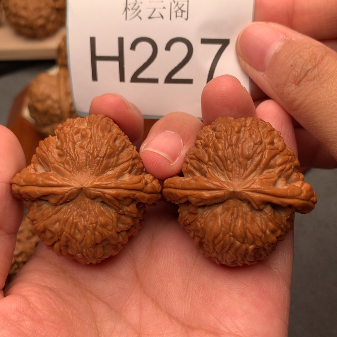 文玩核桃把件41.5全品红皮球白精对