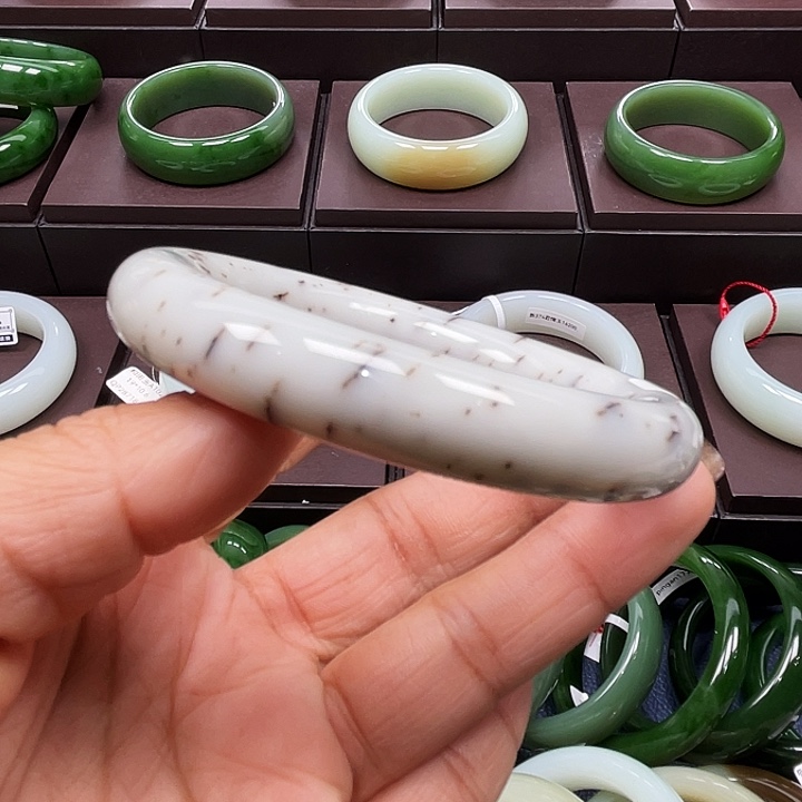 和田玉未镶嵌手镯5758