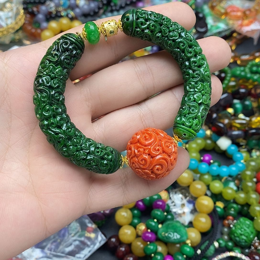 麦***~翡翠未镶嵌戒指999