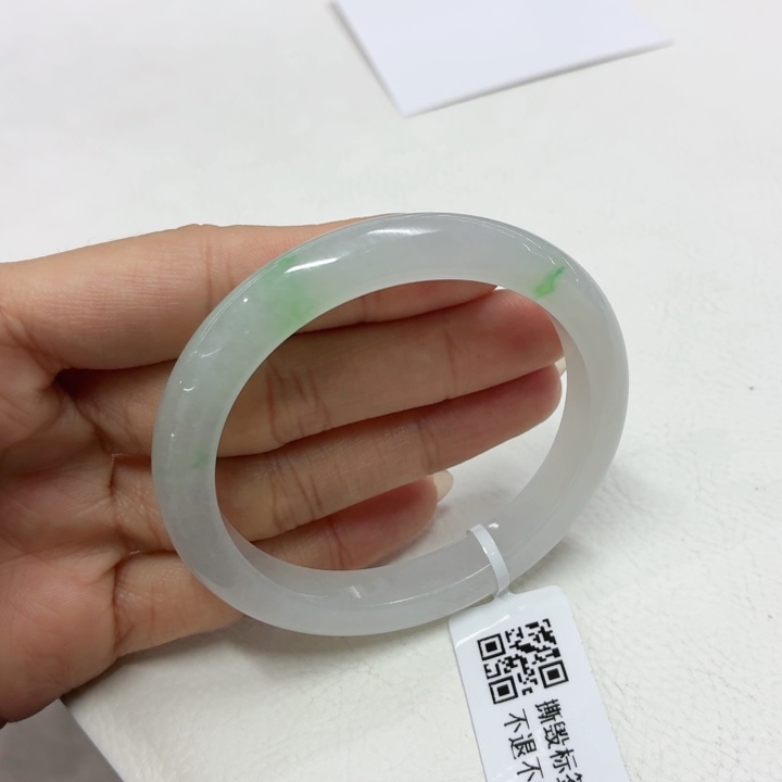 翡翠未镶嵌手镯缅甸翡翠手镯54.1贵妃白底青