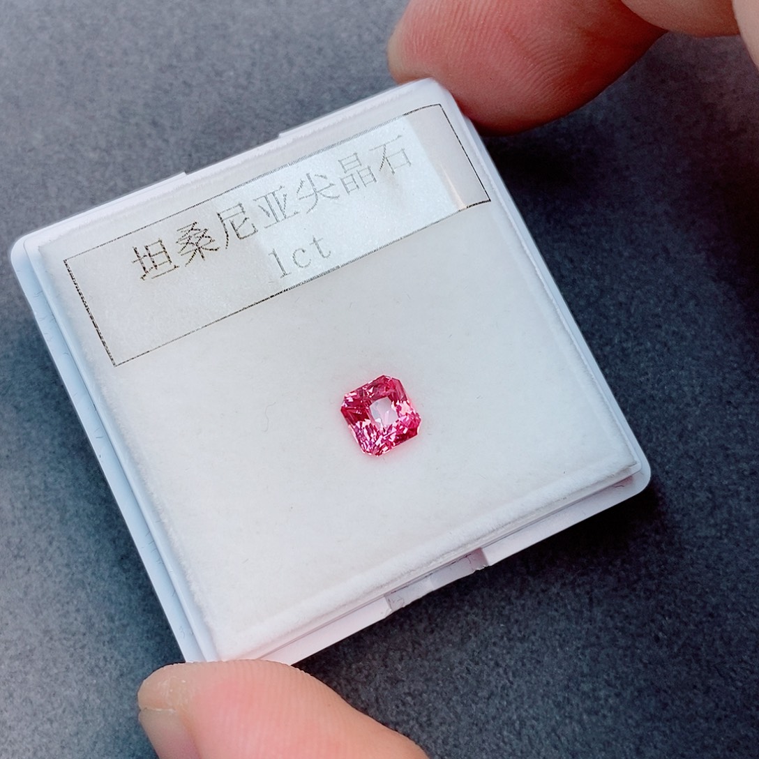 裸石尖晶石1ct 马亨盖