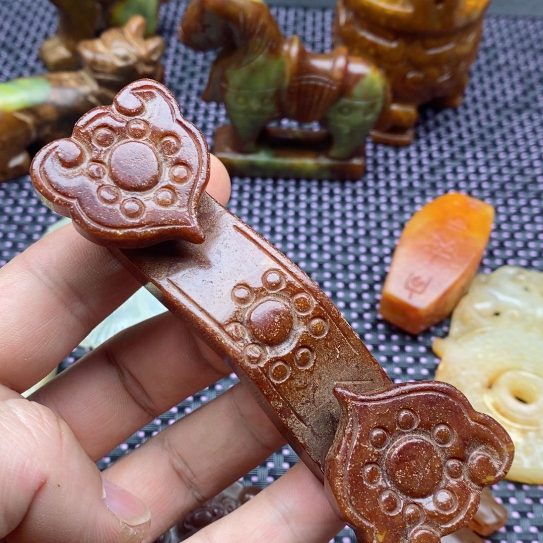 蛇纹石玉颈饰未镶嵌