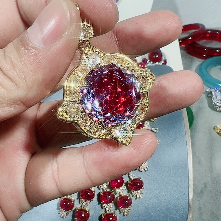 红宝石颈饰未镶嵌