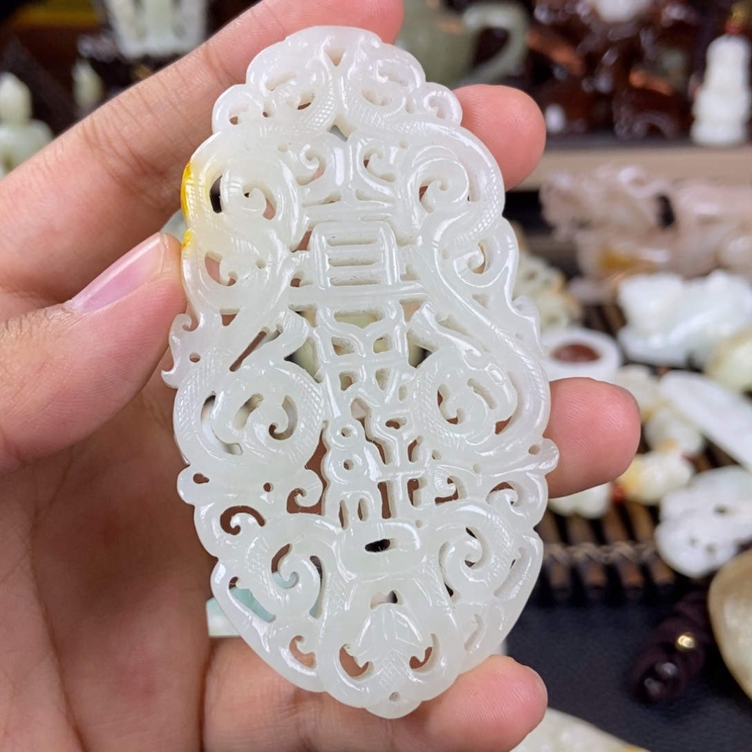 和田玉未镶嵌挂件盛**龙