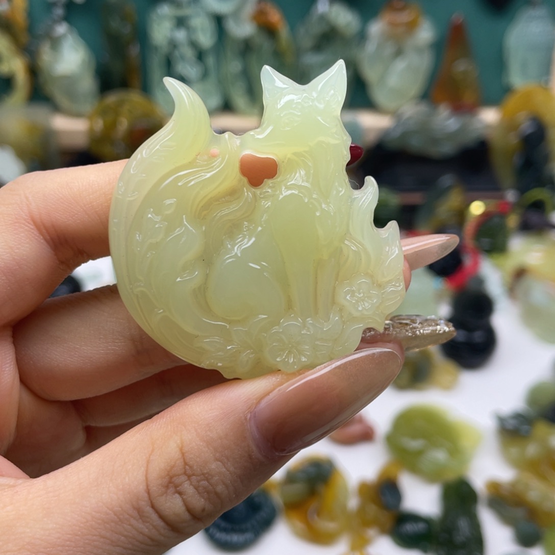 蛇纹石玉颈饰未镶嵌