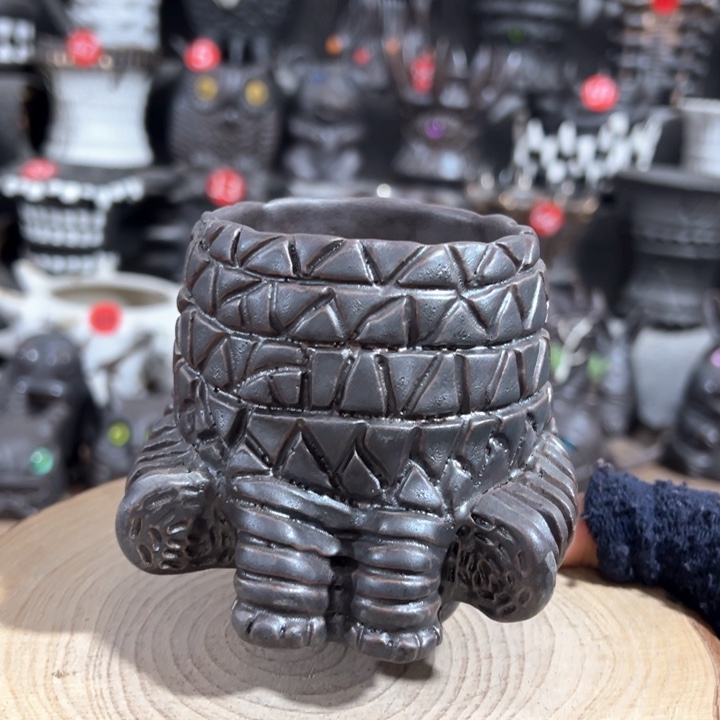 紫砂花盆手捏盆微瑕，内口6.5外高9