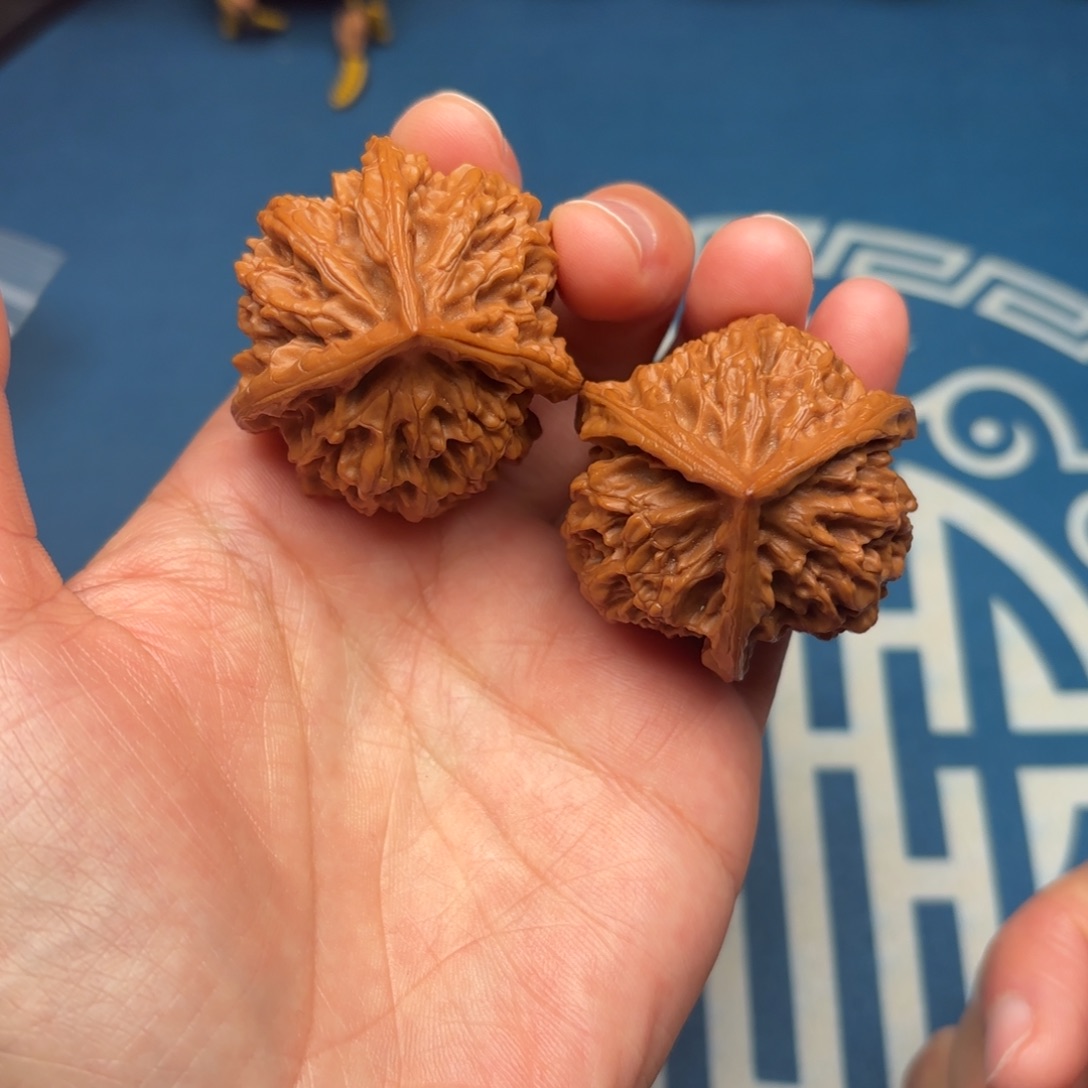 文玩核桃吊坠三棱42