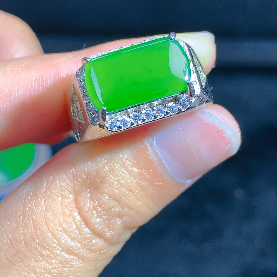 翡翠颈饰银S925镶嵌吊坠 