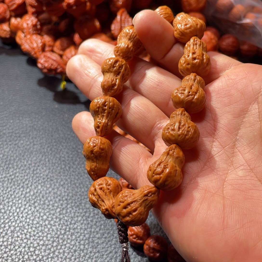 手串文玩核桃新年快乐