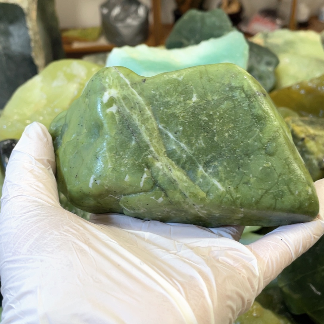 蛇纹石玉未镶嵌中国四大名玉简易