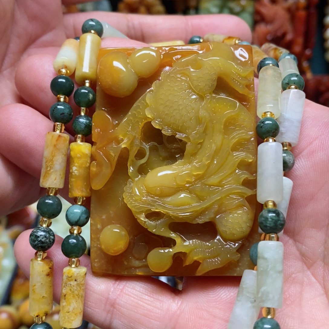 岫玉吊坠(赠链)未镶嵌好****?