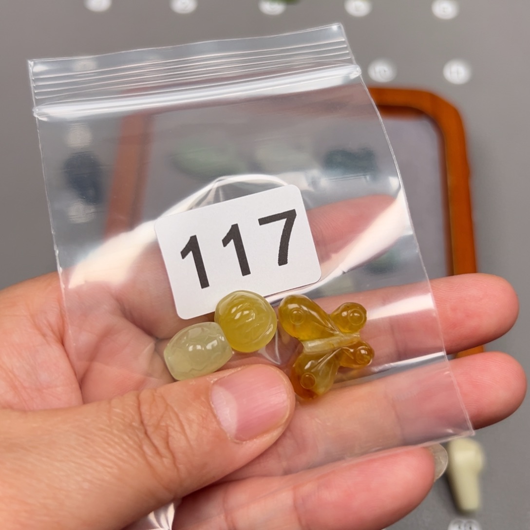 未镶嵌蛇纹石玉颈饰落*