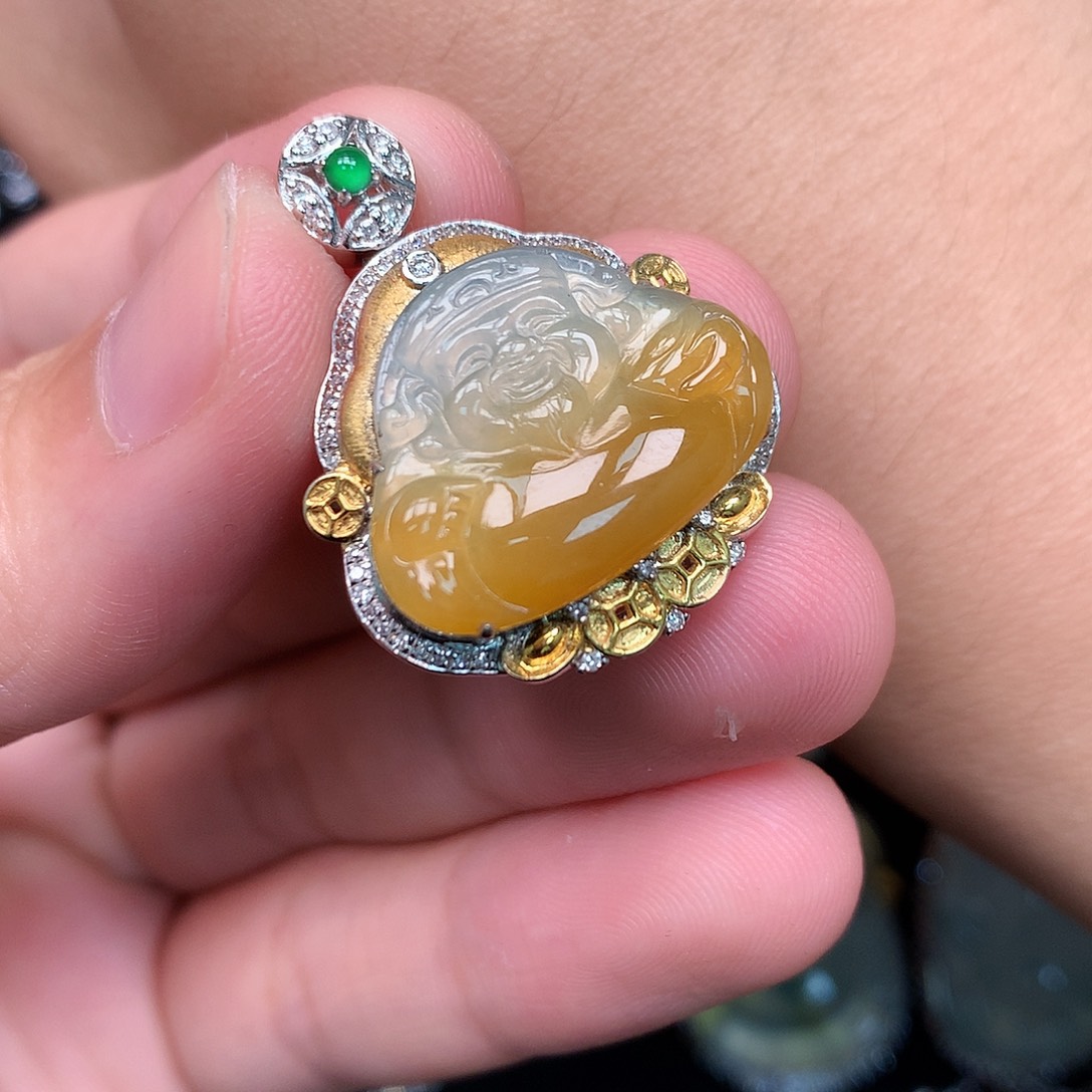 翡翠18K金镶嵌颈饰