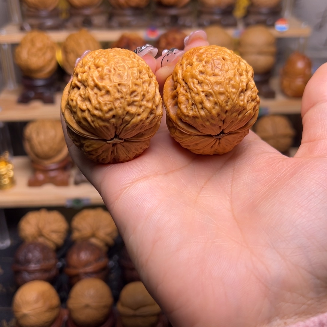 秋***水桃核把件龙鳞铁狮子H01