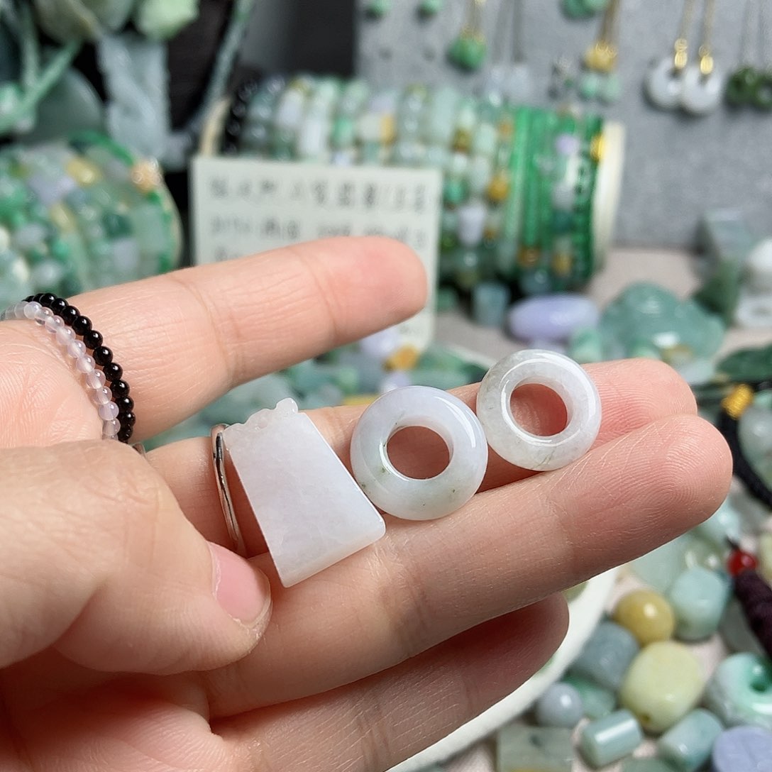 翡翠颈饰未镶嵌3件