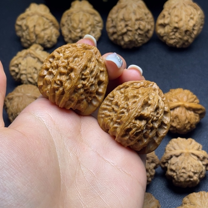 文玩核桃吊坠39三角白