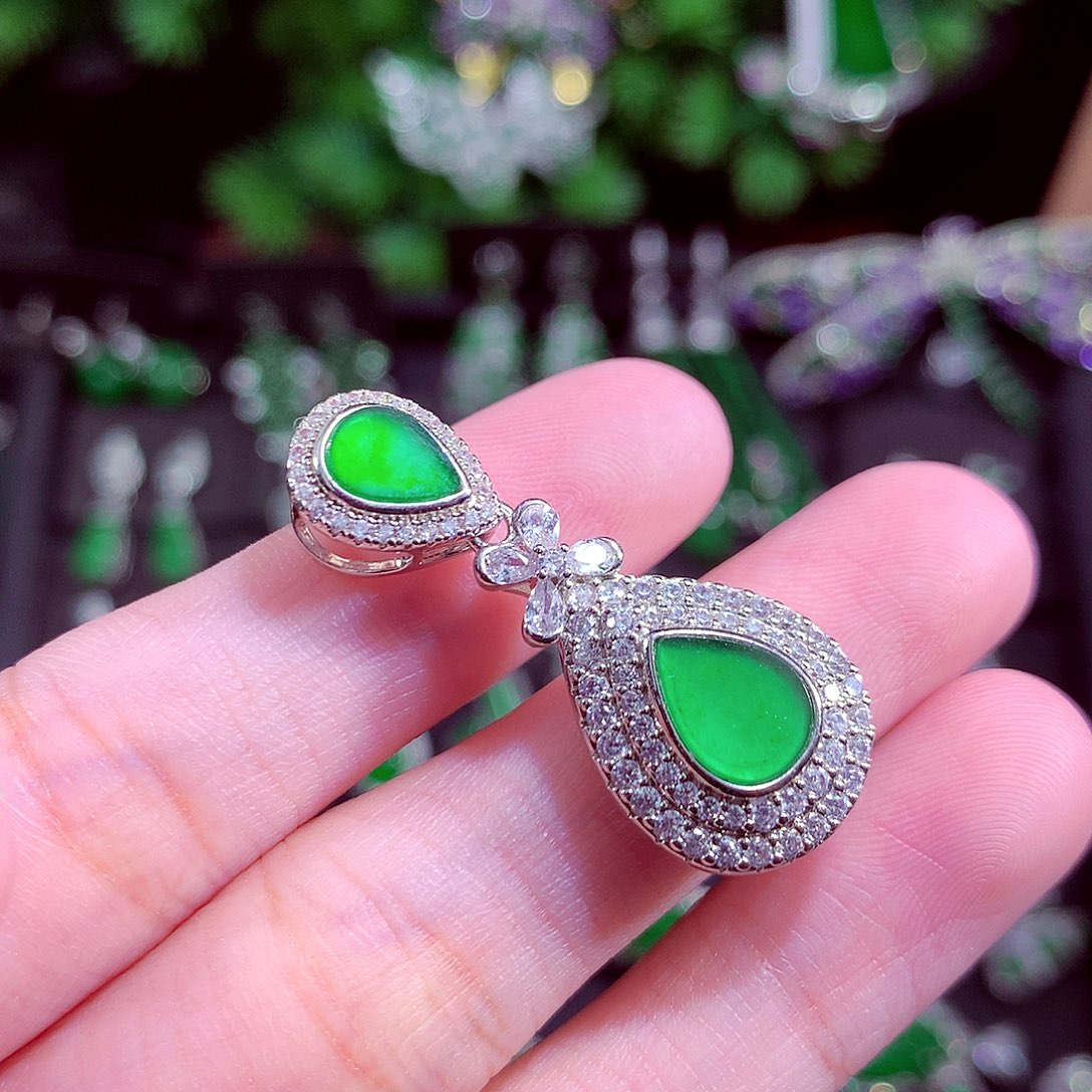 颈饰未镶嵌翡翠天然