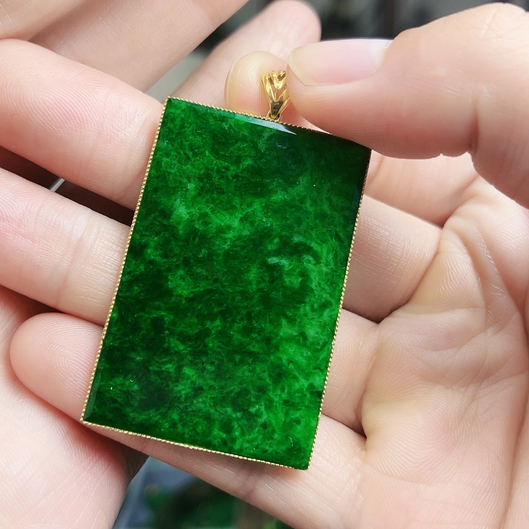 翡翠颈饰18K金镶嵌吊坠