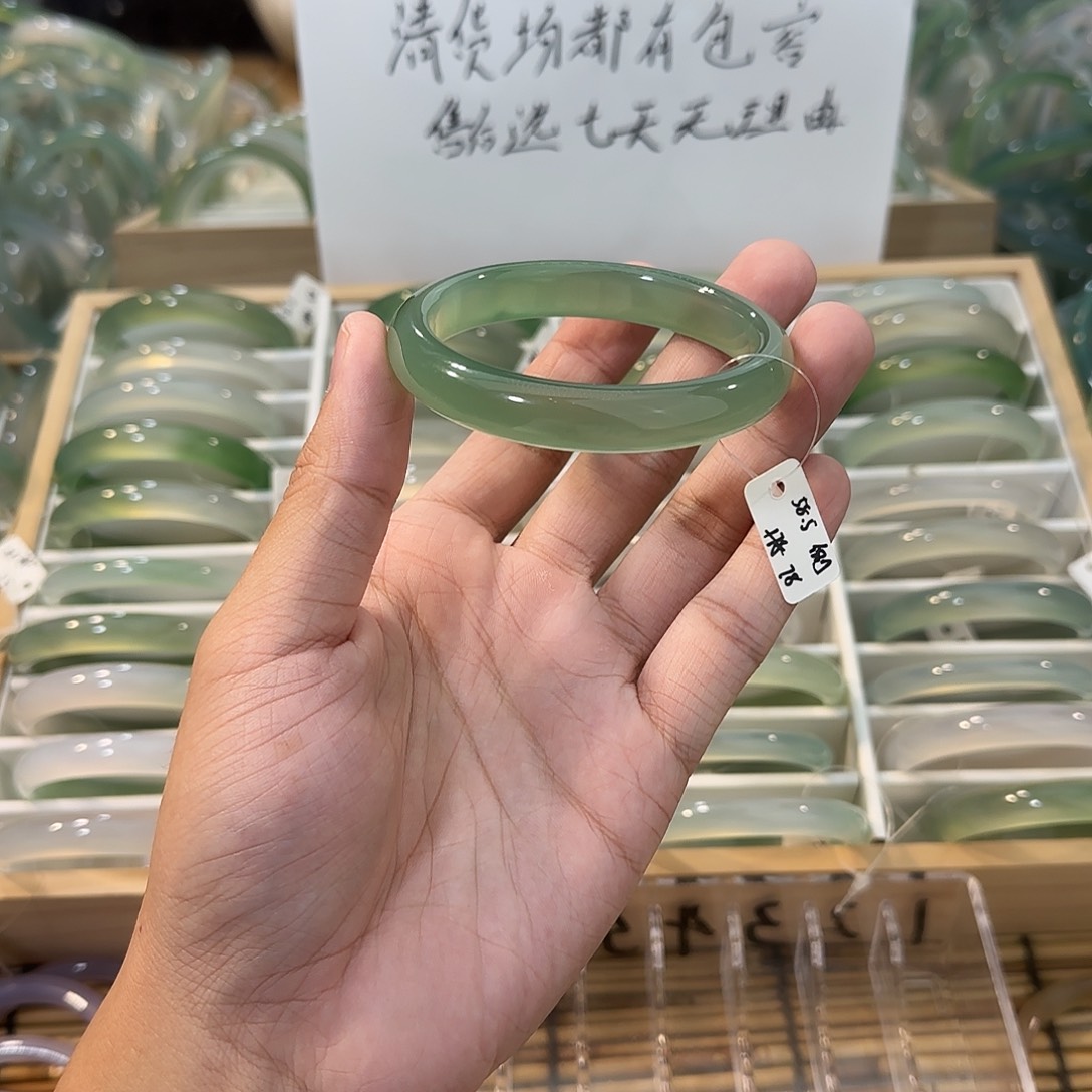 玛瑙/玉髓未镶嵌手镯圈口58.5