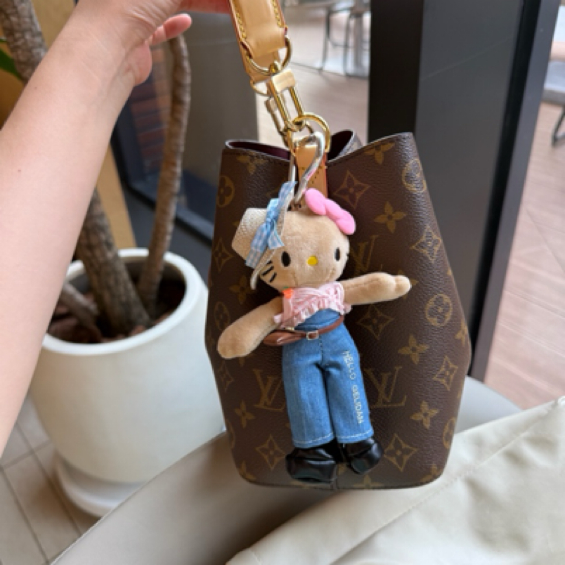 Hello Kitty长腿包挂可爱毛绒挂件新款辣妹