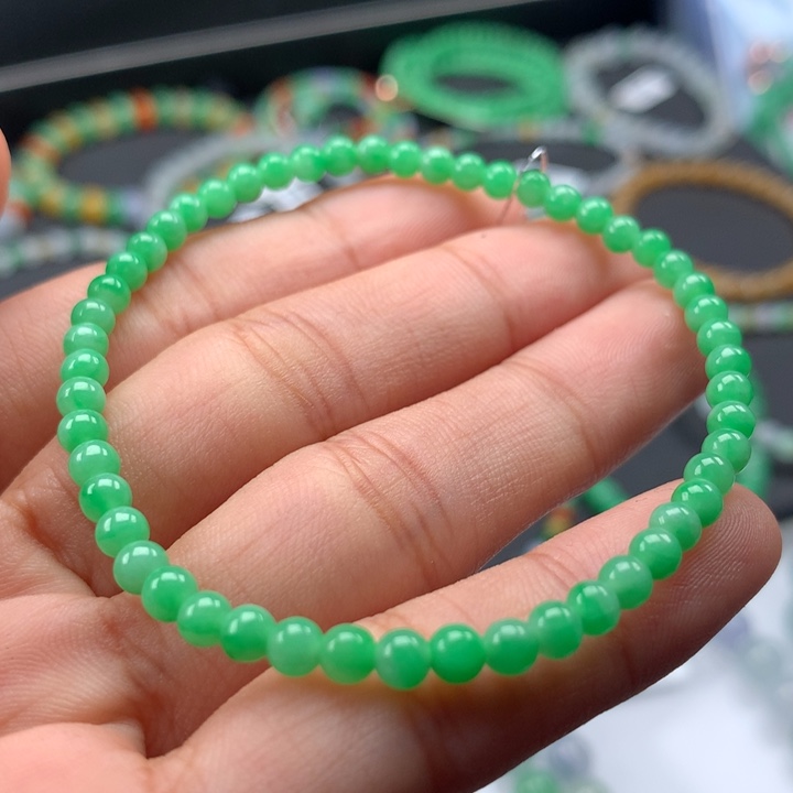 翡翠手镯未镶嵌卡