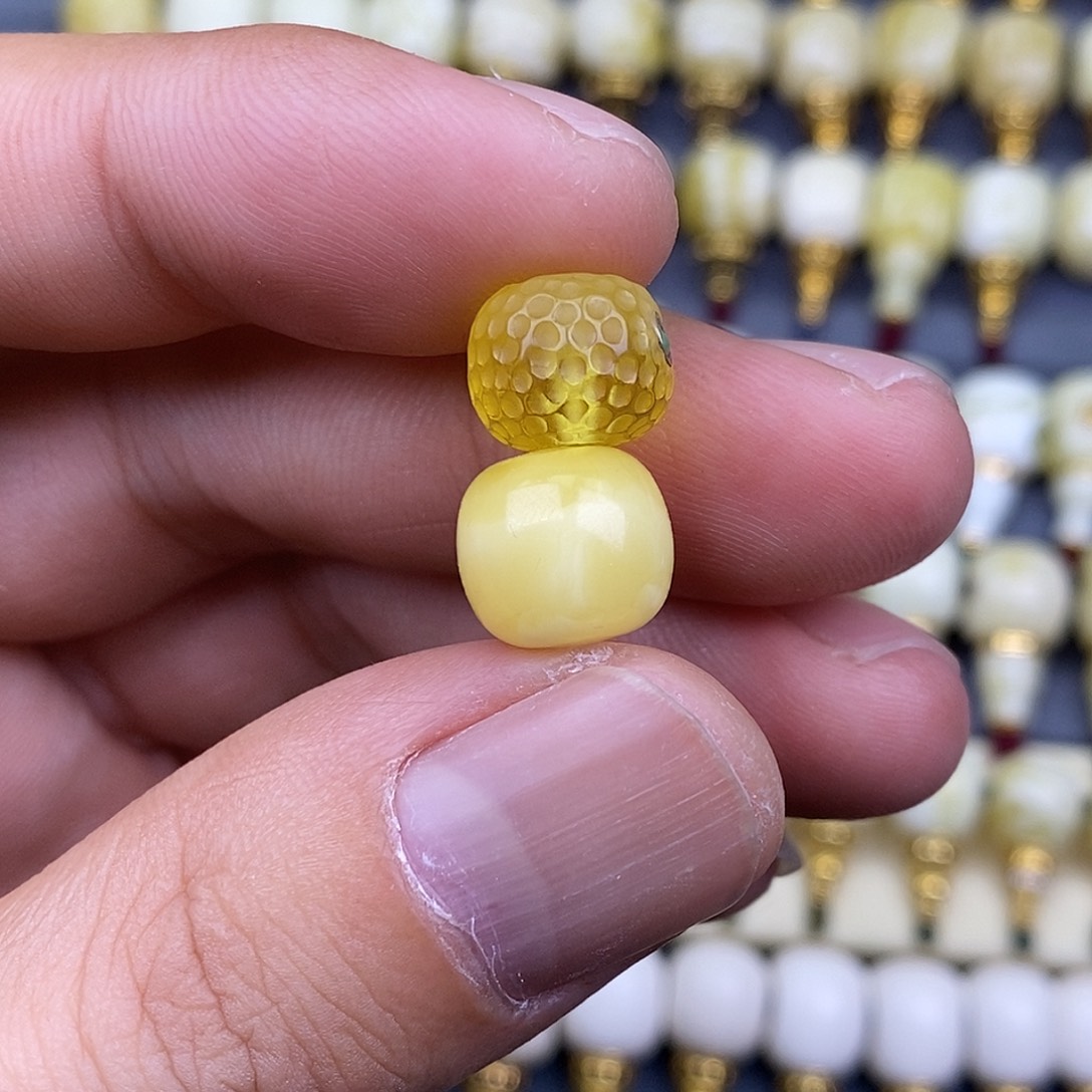 琥珀未镶嵌裸石11*10mm老型珠俩