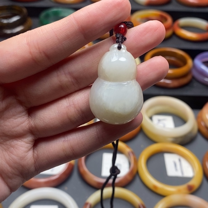 石英质玉（黄龙玉）吊坠未镶嵌