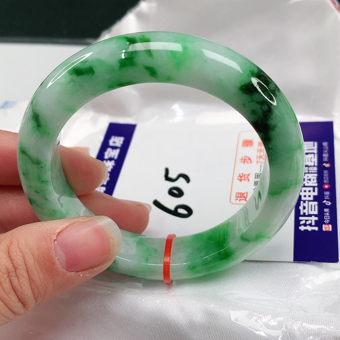 翡翠手镯未镶嵌翡翠