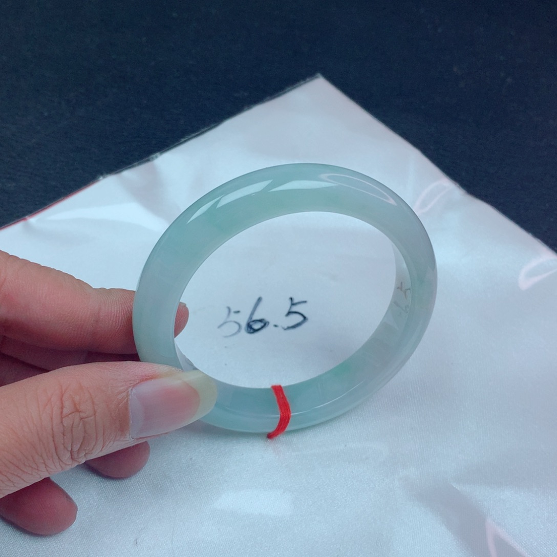 翡翠手镯未镶嵌翡翠手镯