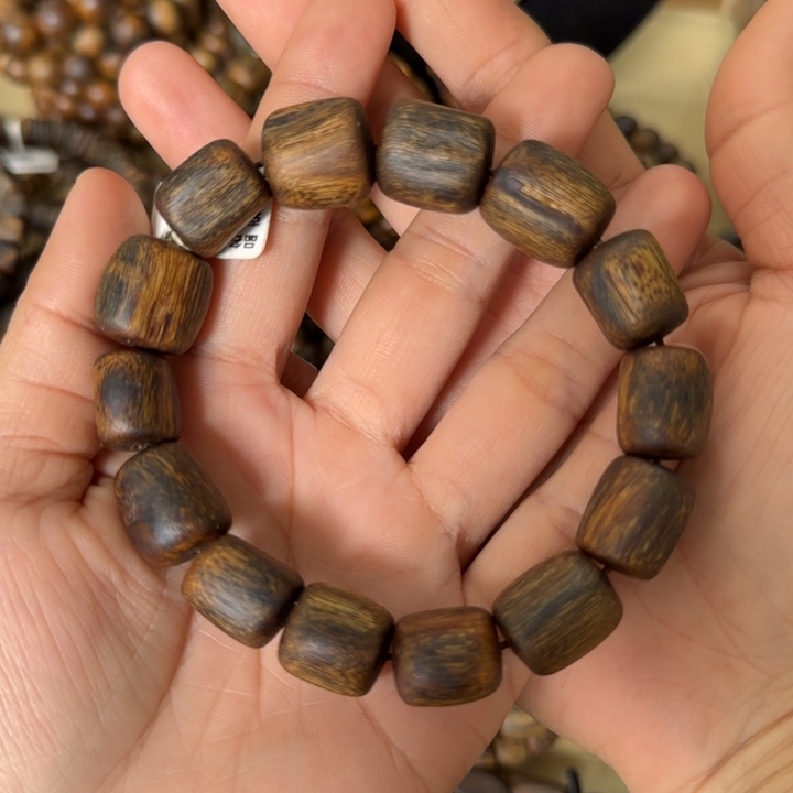 沉香手串香霸多样性发货一条卡13-20克