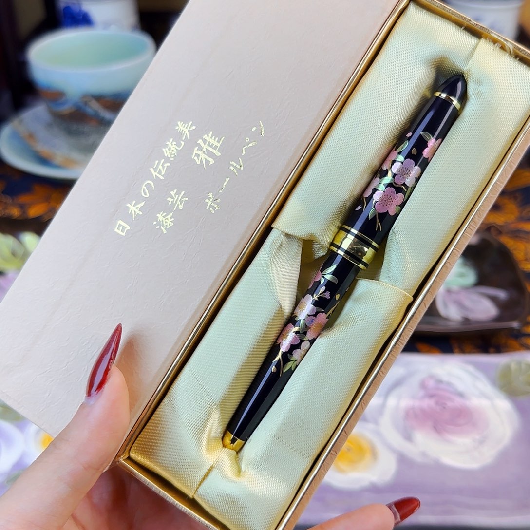 他家茶具瓷器真美！