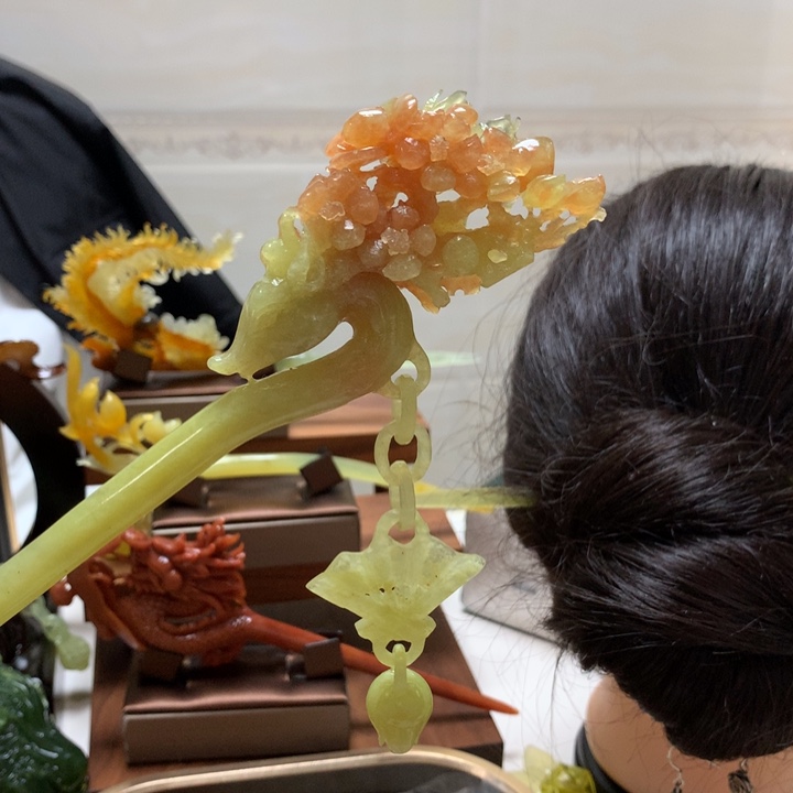 蛇纹石玉发饰未镶嵌糖*