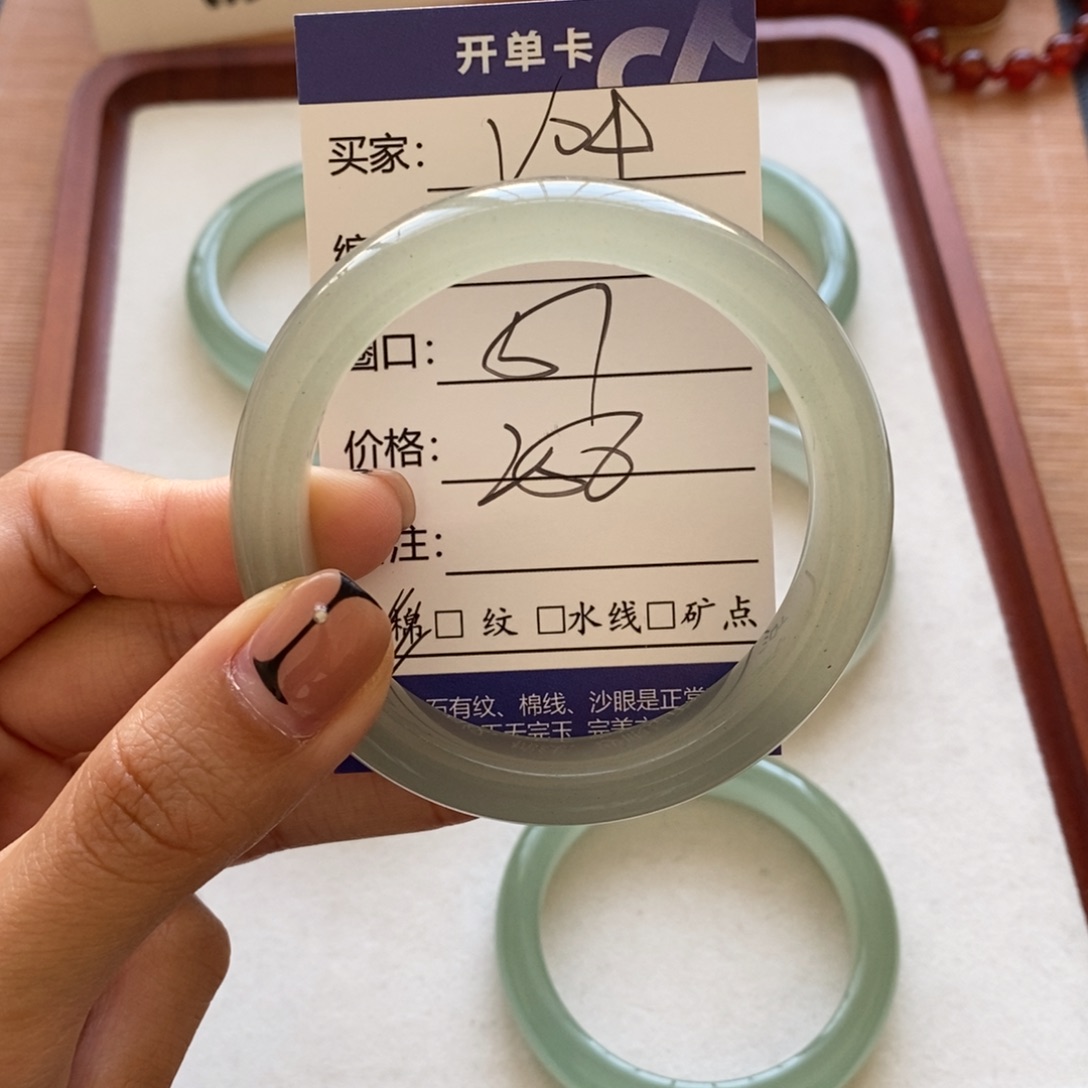 云***)石英质玉未镶嵌手镯