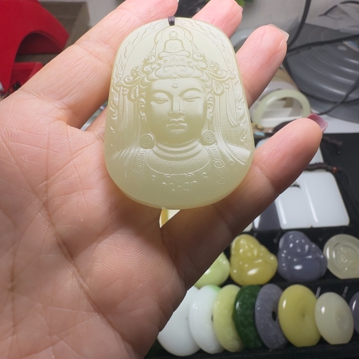 天然新疆和田若羌蜂蜜水观音吊坠