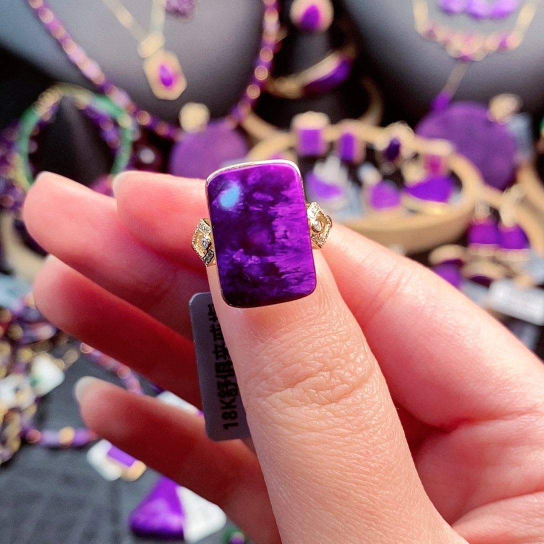 苏纪石（舒俱来）戒指18K金镶嵌