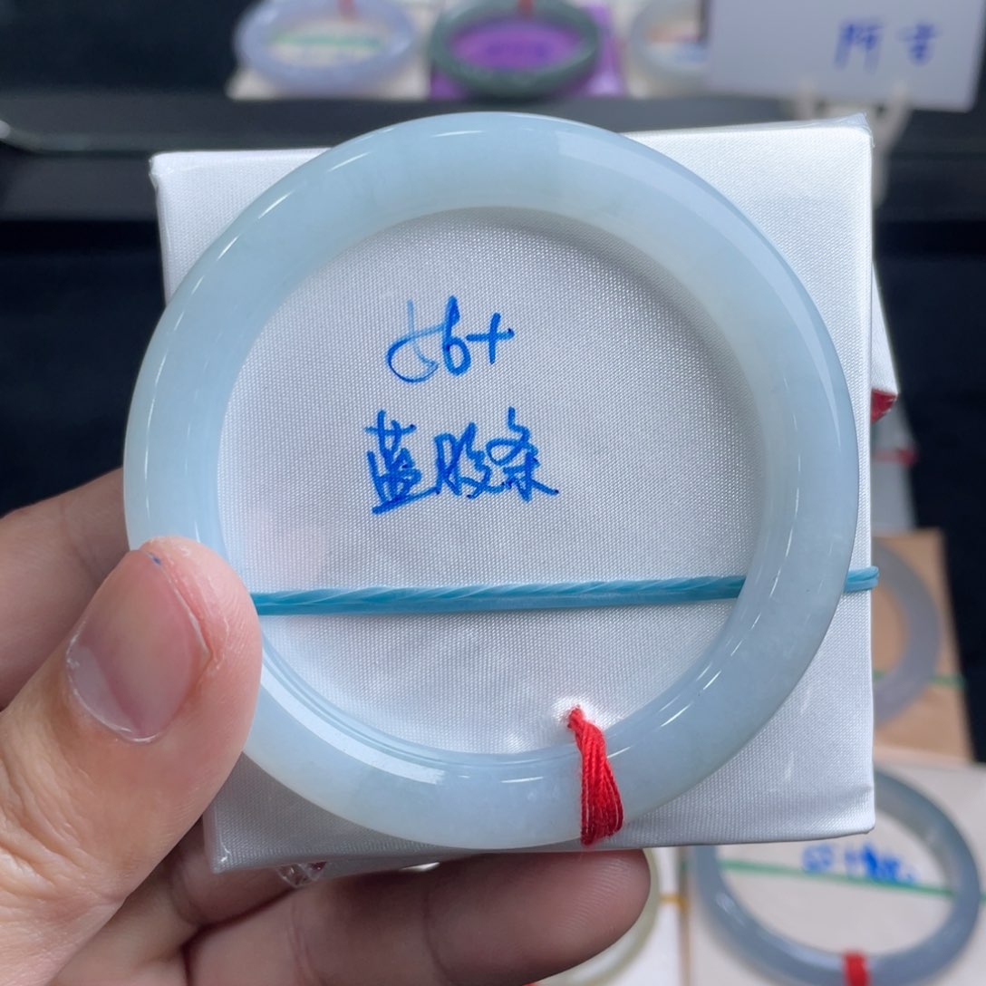 翡翠手镯未镶嵌翡翠手镯