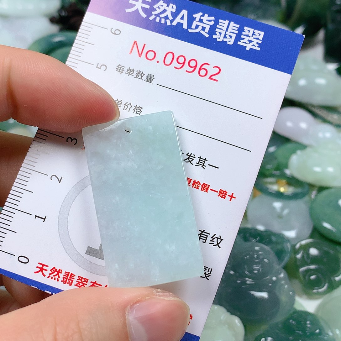 翡翠颈饰未镶嵌天然翡翠