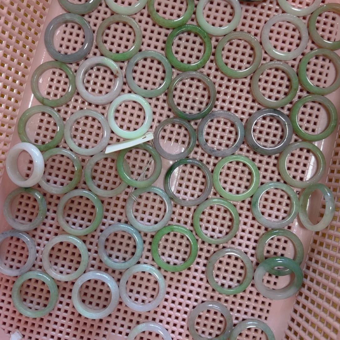 翡翠未镶嵌手镯123