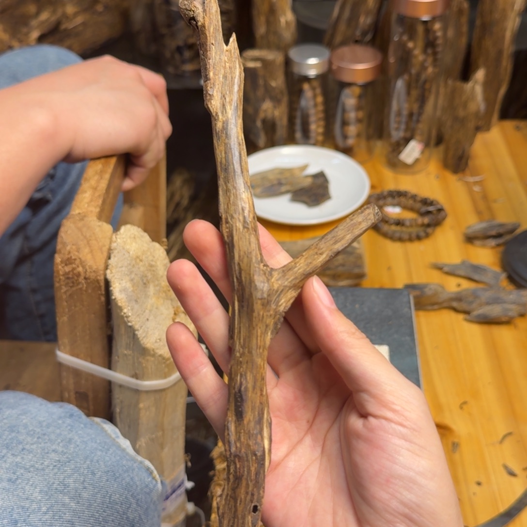 沉香碎屑沉香白棋块料18克