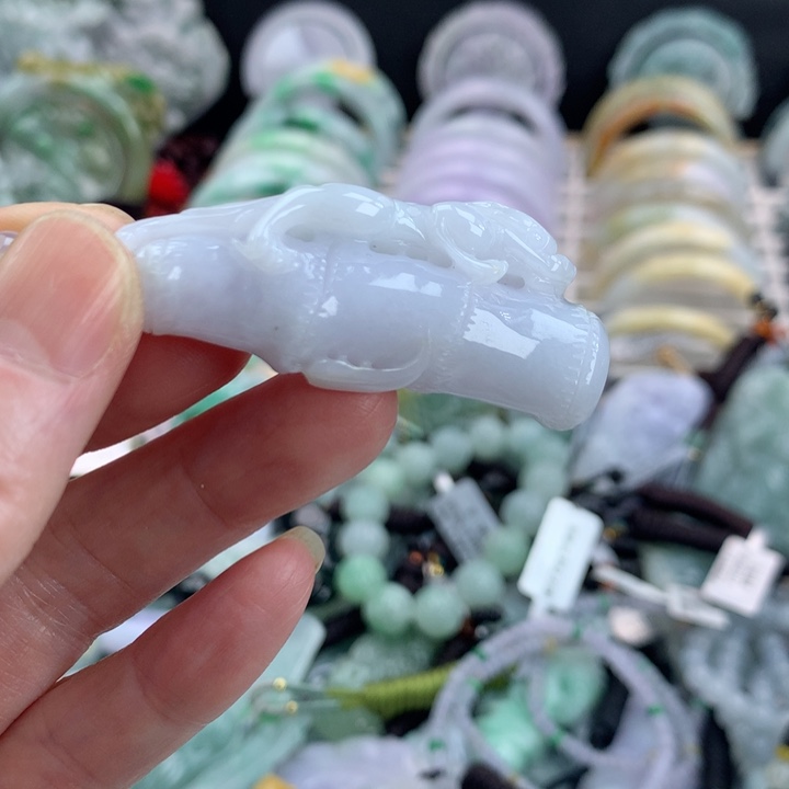 翡翠颈饰未镶嵌吊坠