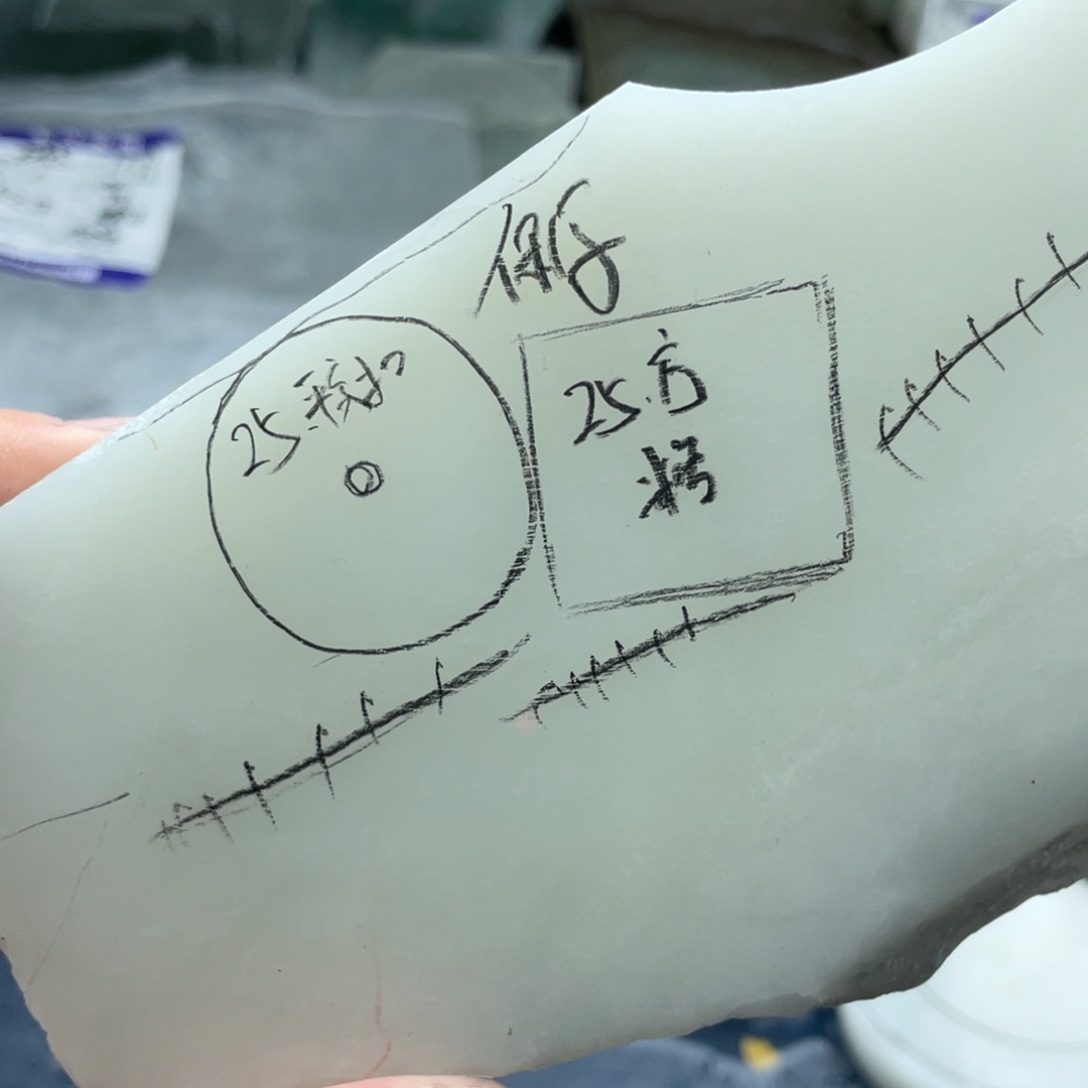 欢***马和田玉未镶嵌珠宝奇石