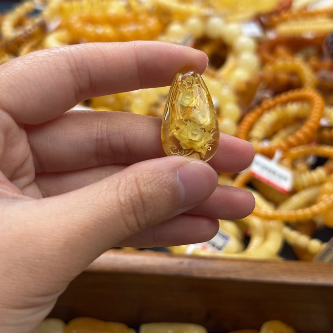 未镶嵌琥珀珠宝奇石